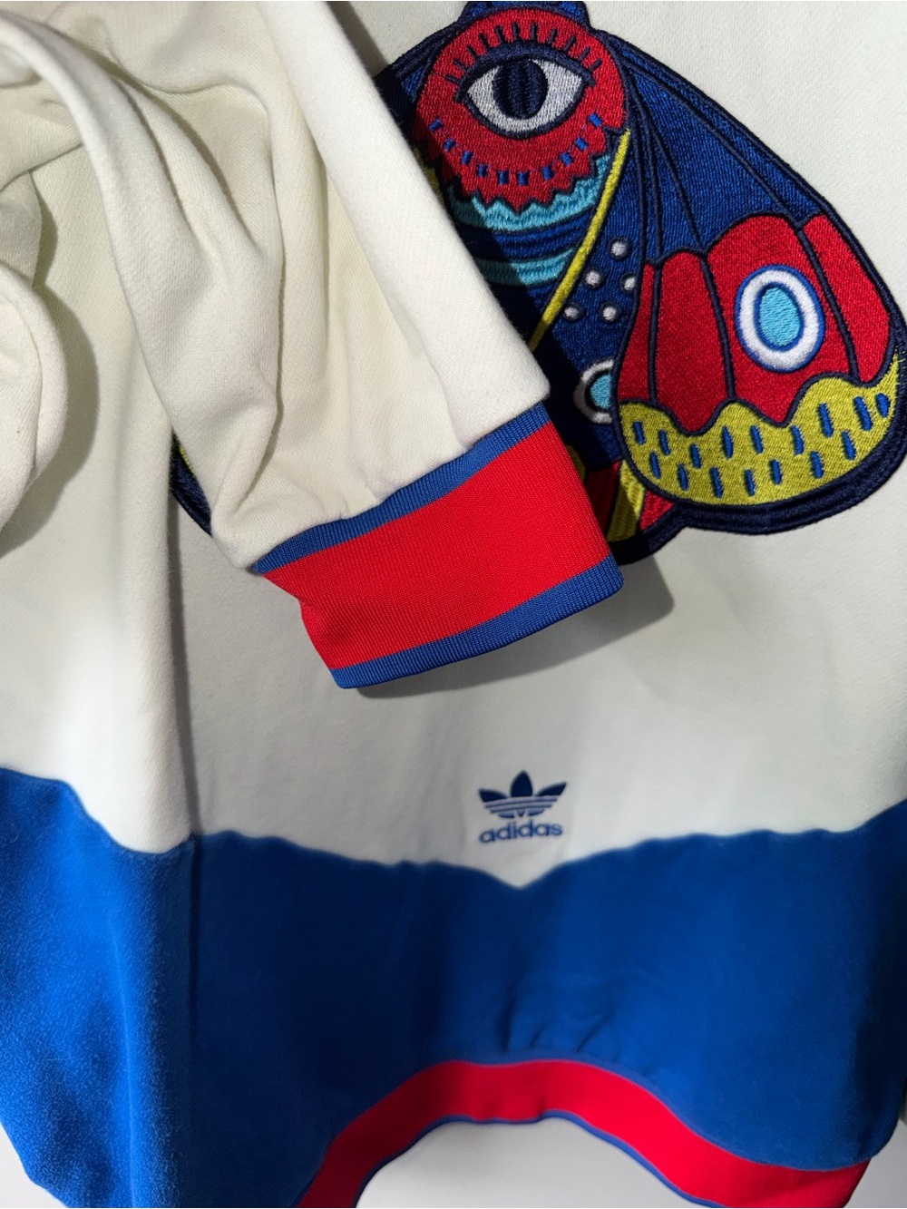 adidas Cream & Blue Crewneck Sweatshirt with Red Accents - Picture 4 of 4